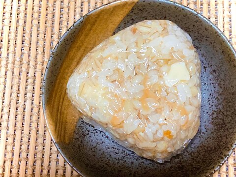 ころころチーズとなめ茸おかかおにぎり